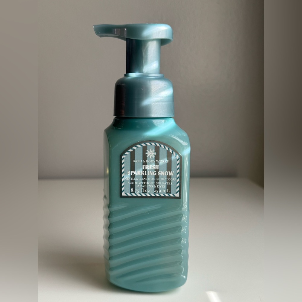 Bath & Body Works Fresh Sparkling Snow Foaming Hand Soap